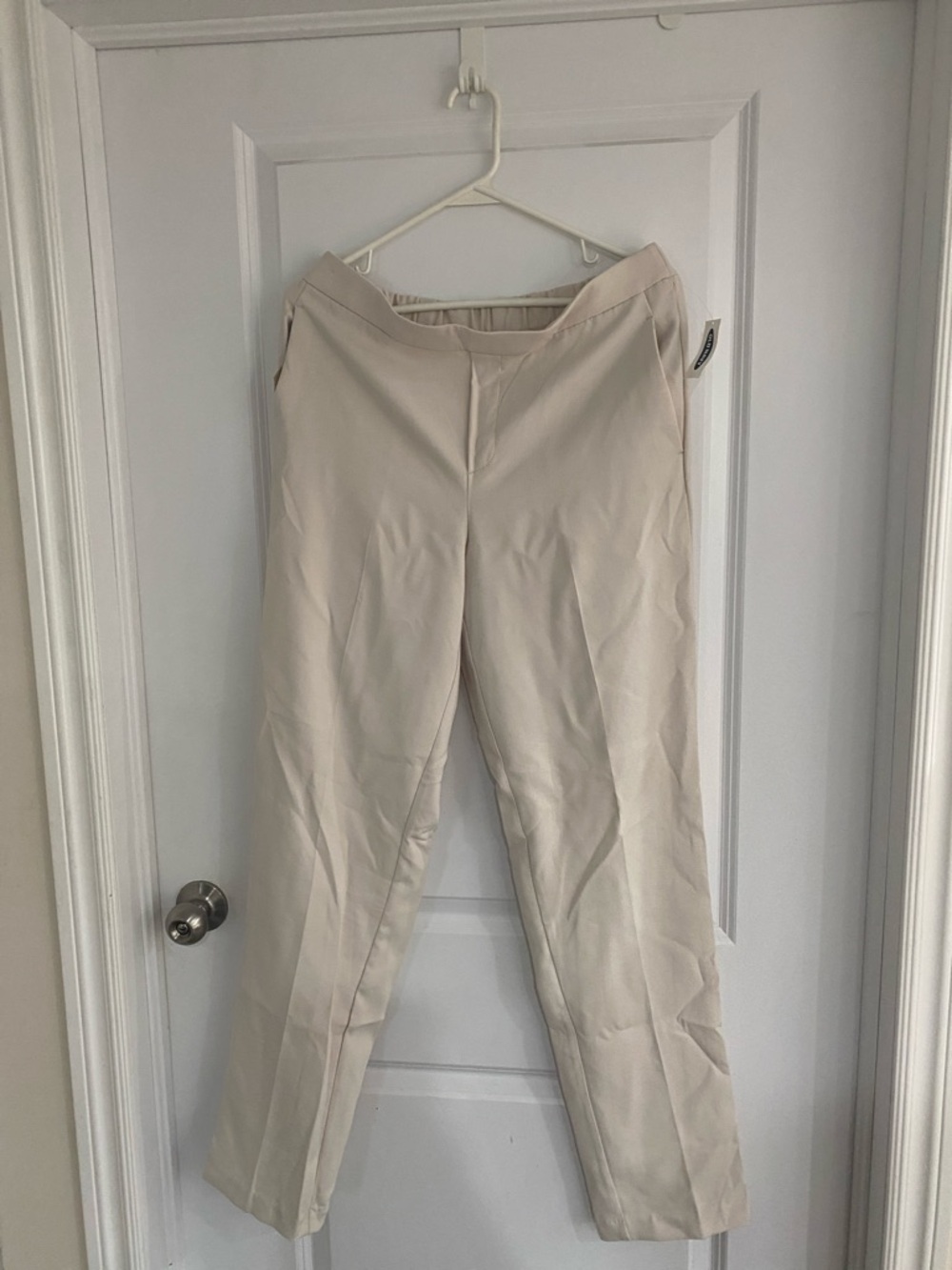 Old Navy Straight-Leg Dress Pants in Light Beige/Cream